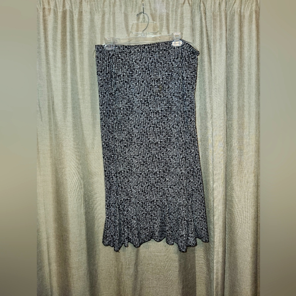 Hypnotized black and white shirt